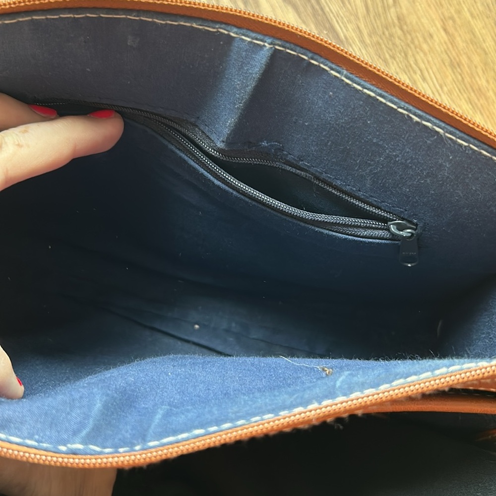 Dooney & Bourke  Vintage Two-Tone Leather Shoulder Bag - Picture 5 of 5